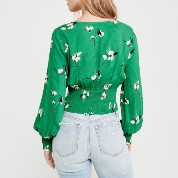 Abercrombie & Fitch Green Floral Smocked Crop Top - XS - Picture 2 of 9